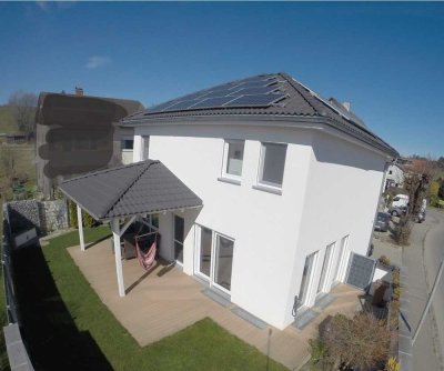 Gut geschnittenes, neuwertiges Einfamilienhaus mit sonnigem Garten und Energieeffizienz A+