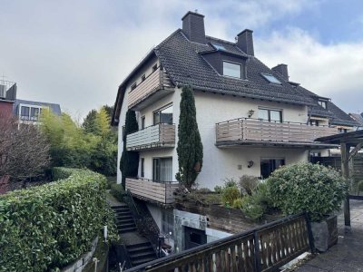 Von Privat großzügiges 3 Familien Reihenendhaus mit Garagen in Wiesbaden-Sonnenberg