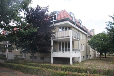 *** schöne 3 Zimmerwohnung, Hochparterre mit Balkon, EBK & Tiefgarage in ruhiger Südlage ***