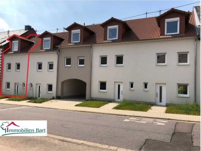 NEUBAU-ERSTBEZUG IN SONNIGER LAGE MIT TERRASSE, GARTEN UND GARAGE!