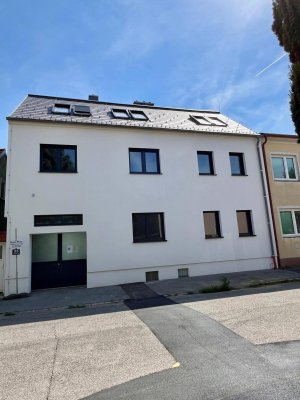 Moderner Erstbezug - 2 Zimmer - Lichtdurchflutete Dachgeschosswohnung mit eigenem Stiegenaufgang - Gemeinschaftsgarten