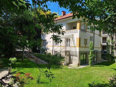 Schöne großzügige Maisonette Wohnung in Altbauvilla!