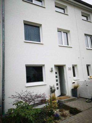 Modenes Reihenhaus mit sechs Zimmern in Weinheim Lützelsachsen-Ebene