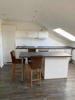 Neuwertig: Gemütliches Nest unterm Dach