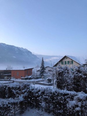 Hochwertige 2,5-Zimmer-Wohnung mit großem Balkon, Bergblick &amp; Tiefgarage – langfristige Vermietung