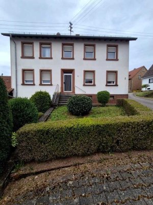 Charakteristisches Bauernhaus mit Innenhof und Nebengebäuden  – ideal als Mehrgenerationenhaus