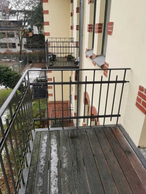 Barrierefreie 1-Zimmer-Wohnung mit EBK auf weitläufigem Seniorengelände