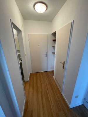 Frisch renovierte 2 Zimmer Wohnung mit Süd/West Balkon
