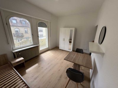 1 Zimmer-Apartment renoviert und neu möbliert,Balkon super zentral!