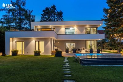 Beeindruckende Designer-Villa mit Pool und Poolhaus zum Soforteinzug!