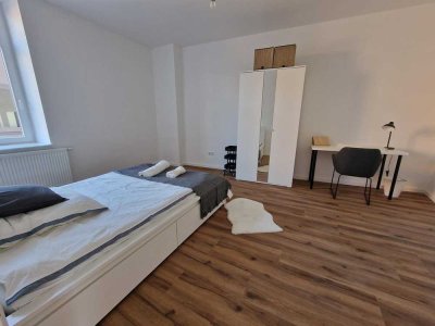 Neu renovierte 4er WG mit Einbauküche und Terrasse - vollmöbliert!