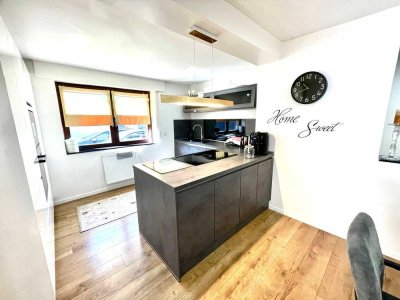 °ich werde komplett frei°
gepflegtes 2 Familienhaus m. Doppelgarage, 4 Stellpl. u. schönem Garten