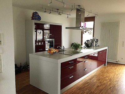 Schöne, geräumige drei Zimmer Wohnung in Frankfurt am Main, Preungesheim