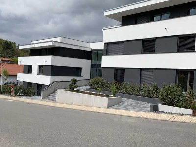 Modern geschnittene Gartenwohnung im Zentrum von Grafenau