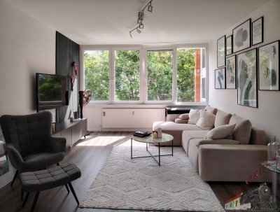 Lichtdurchflutete 3-Zimmer-Wohnung mit Designerküche, Loggia und Grünblick in Bestlage