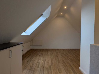Charmante Dachgeschoßwohnung für Singles im Herzen von Dingden
(Erstbezug nach Sanierung)