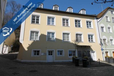 Ruhige Wohnlage mit Altstadtflair
2-Zimmer-Dachgeschoss Wohnung direkt am Halser Marktplatz