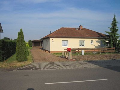 Grundstück, Wohnhaus, Garage in Sa-Anhalt