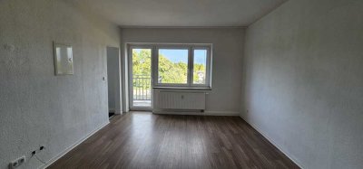 *Renovierte und gut aufgeteilte 3,5-Zi.–Wohnung mit Balkon in Gladbeck-Rosenhügel/ Lützenkamp!*