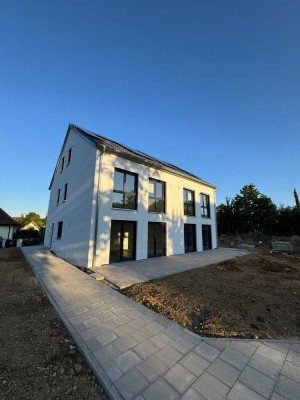 **Neubau I ERSTBEZUG I Moderne DHH in absolut ruhiger top Lage nhe. Uniklinik I inkl. EBK**