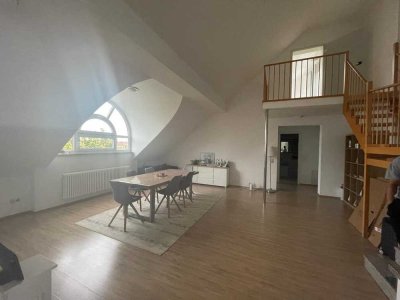 Helle 4-Zimmer Dachgeschosswohnung im ruhigen Wohngebiet