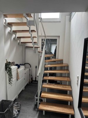 Attraktive und neuwertige 4-Raum-Maisonette-Wohnung mit geh. Innenausstattung mit EBK in Dortmund