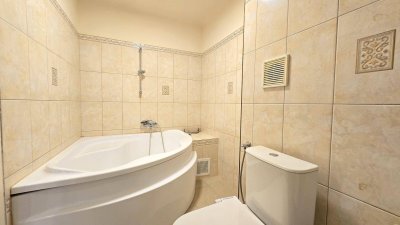 Geräumige 4-Zimmer-Wohnung mit Loggia - Ihr neues Zuhause!