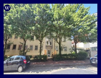 Gute Lage in Östliche Altstadt: freundliche 2-Zimmer-Wohnung + Tageslichtbad m. Wanne + Abstellraum