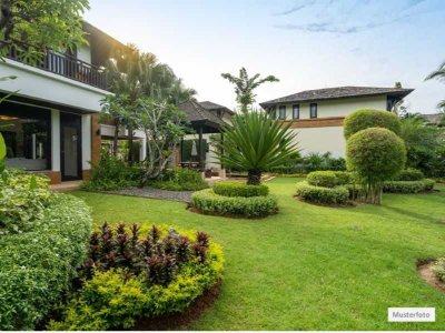 Provi frei Zweifamilienhaus mit Garage in 70327 Stuttgart -