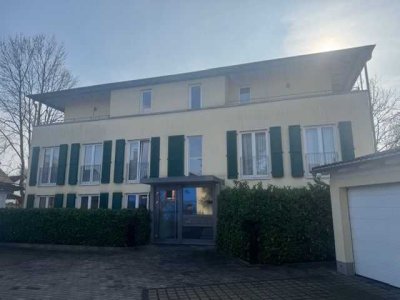 Die Aussicht genießen: Helle Dachgeschosswohnung in Freiburg St. Georgen