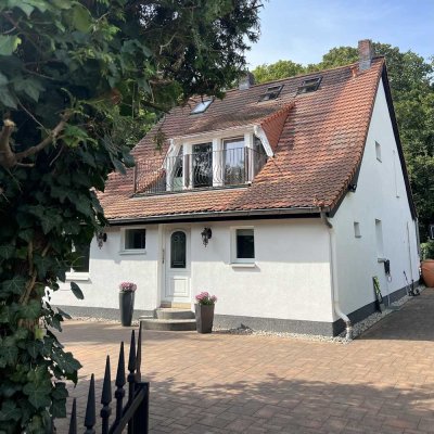 Wunderschönes Einfamilienhaus mit grossen Garten direkt am Park gelegen