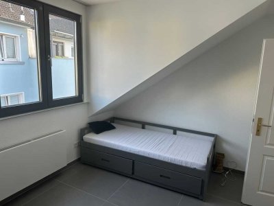 Geschmackvolle, sanierte 1,5-Raum-DG-Wohnung in Frankfurt am Main