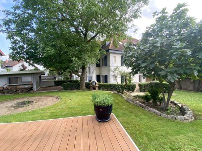 1 - 2 Generationen Villa mit großem Grundstück