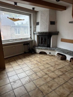 Wohnen und Arbeiten unter einem Dach – Vielseitiges Einfamilienhaus in zentraler Lage von Altena