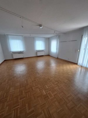 Große Wohnung mit Terrasse