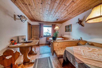 Großzügige und helle Wohnung mit ausbaufähigem Dachboden in sonniger Lage von Telfs