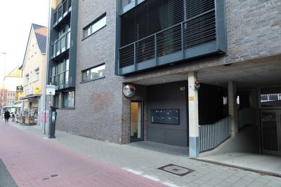 Geräumige 4-Zimmer-Wohnung in zentraler Lage. Tiefgaragenstellplatz inklusive!