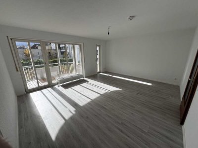 Erstbezug nach Sanierung: 2-Zi-Whg. mit Balkon im 2. OG in KA Südweststadt mit Küche & TG Stellplatz