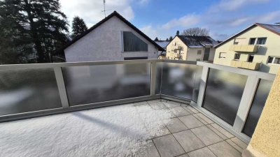 Sehr schöne, helle und geräumige 3,5  Zi. DG, ETW,  BLK und Garage in Wolfartsweier nähe Straßenbahn