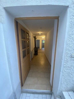 Charmante, frisch renovierte Souterrain-Wohnung mit Carport in zentraler Lage von Stockach