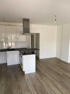 Moderne 2 Zimmer DG Wohnung. Mit guter Anbindung an den HVV.