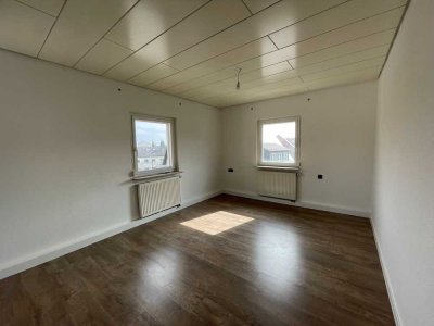 Top Lage! Helle 3-Zimmer-Dachgeschoß-Wohnung mit Garage zu verkaufen in LE-Oberaichen