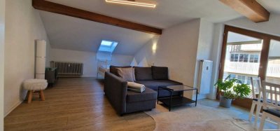 Neu möbliertes top saniertes 1- Zimmer Apartment im Dachgeschoss