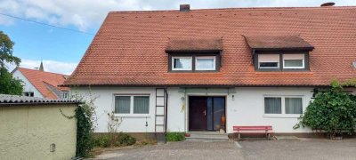 Ehem. Bauernhof mit Nebengebäuden, Halle und großem Grundstück