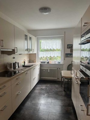 Großzügige 3 - 4 Zimmer Wohnung mit 2 Balkonen und einer Garage
