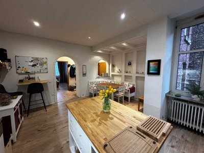 Attraktive und modernisierte 3-Zimmer-Wohnung mit großer Terrasse und separaten Lager-/Hobbyräumen