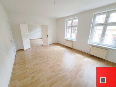Altbauflair – Renovierte Wohnung mit Einbauküche!!