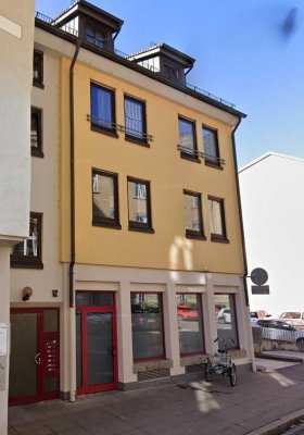 Stadtmitte: 2-Zimmer-Wohnung mit Balkon und Tiefgarage