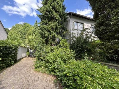 Bergisch Gladbach - Paffrath: Doppelhaushälfte mit Anbau und Garage
