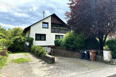 Doppelte Wohnqualität – modernisiertes Zweifamilienhaus mit Gartenidylle, Balkon, Terrasse & Garage